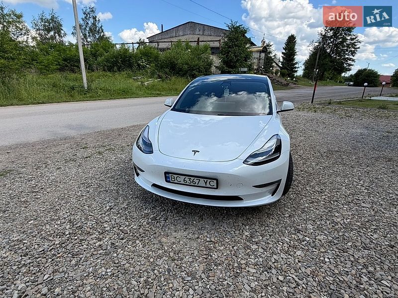 Седан Tesla Model 3 2021 в Самборе