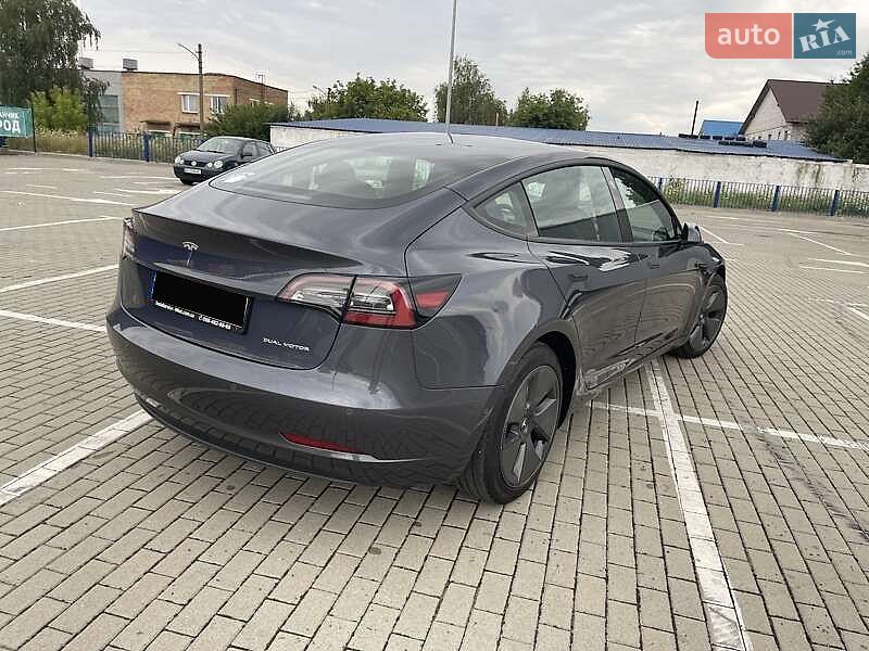 Седан Tesla Model 3 2021 в Чернигове