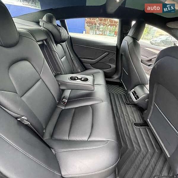 Седан Tesla Model 3 2021 в Чернигове