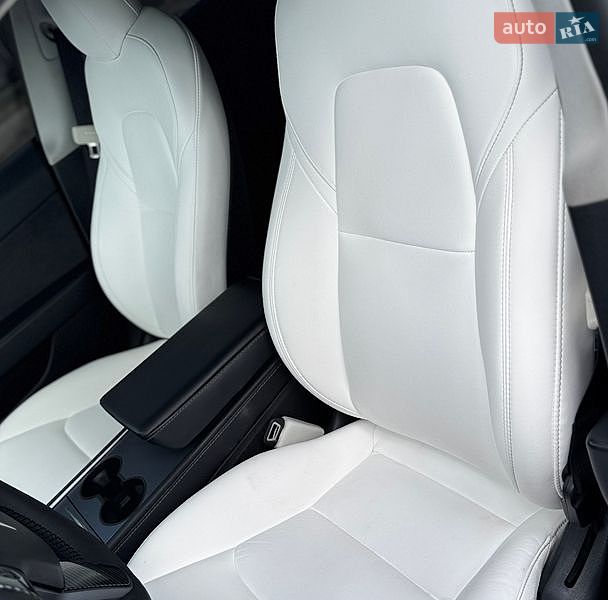 Седан Tesla Model 3 2022 в Немирові