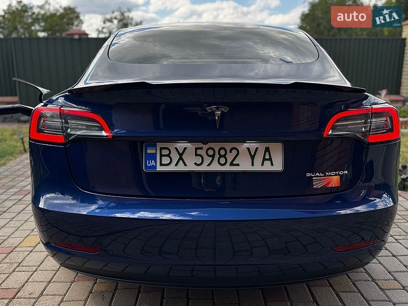 Седан Tesla Model 3 2022 в Немирові