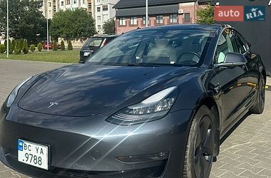 Седан Tesla Model 3 2020 в Шептицькому