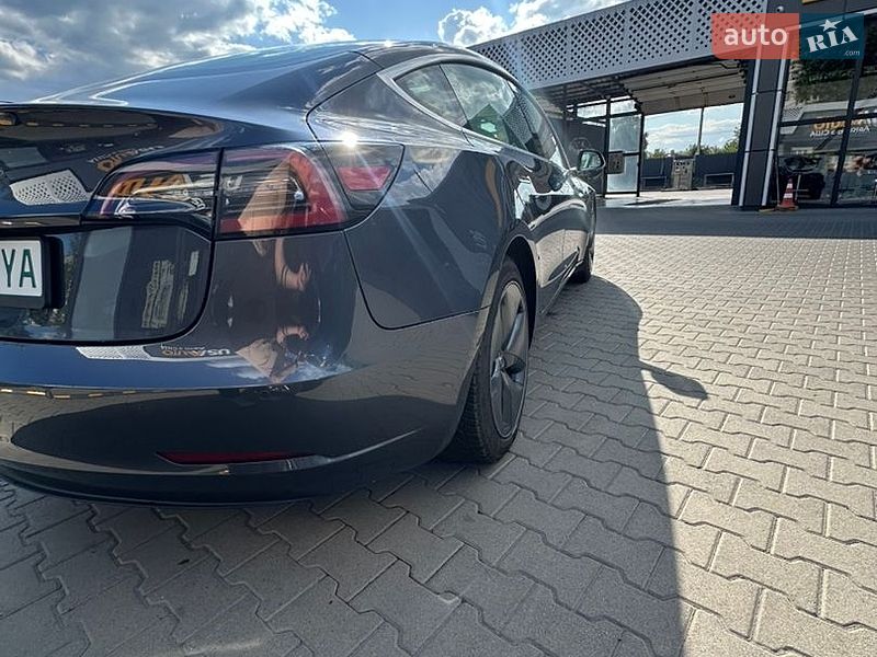 Седан Tesla Model 3 2020 в Шептицькому