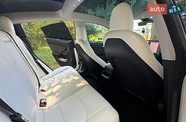 Седан Tesla Model 3 2021 в Львове