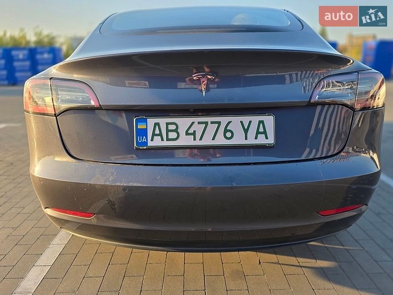 Седан Tesla Model 3 2022 в Виннице