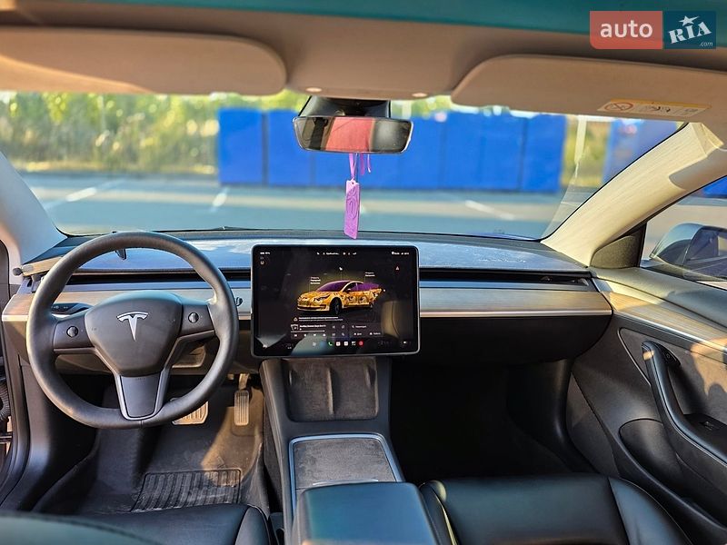 Седан Tesla Model 3 2022 в Виннице