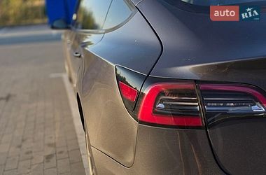 Седан Tesla Model 3 2022 в Виннице