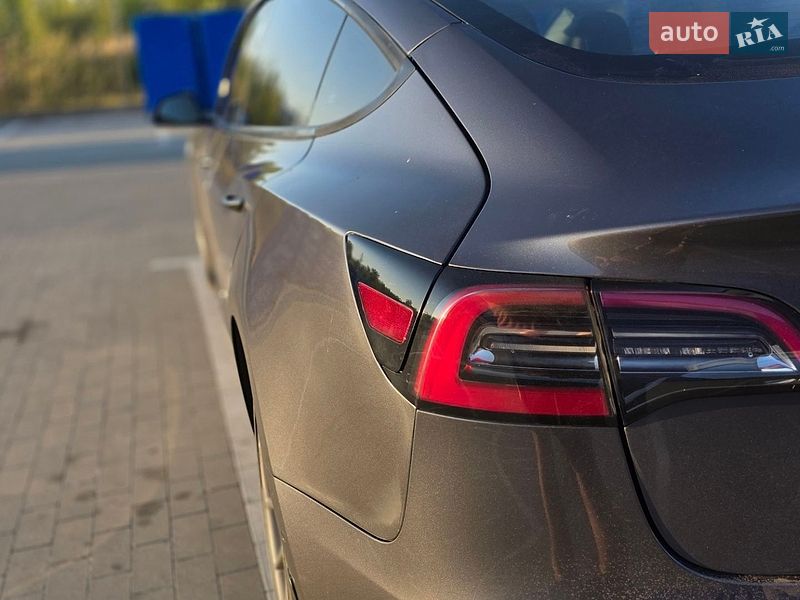Седан Tesla Model 3 2022 в Виннице