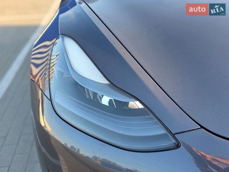 Седан Tesla Model 3 2022 в Виннице
