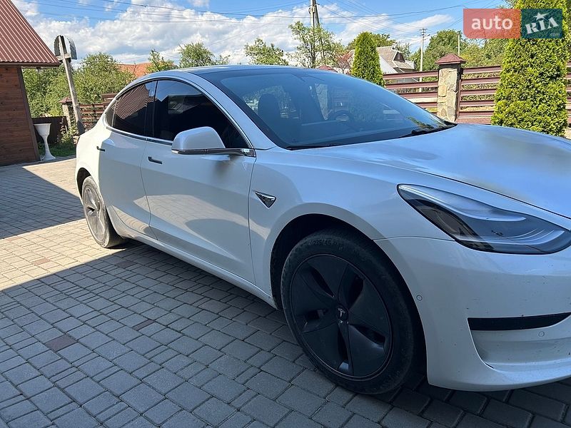 Седан Tesla Model 3 2019 в Коломые