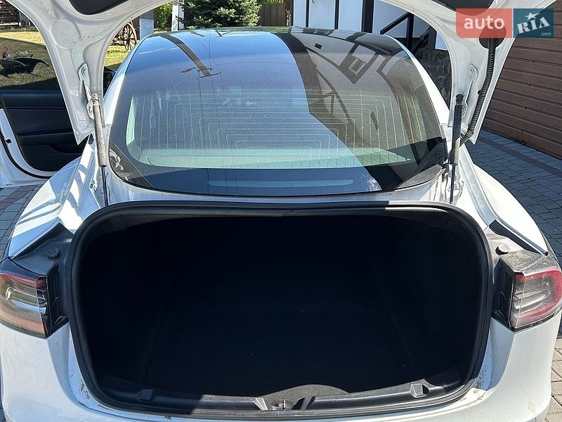 Седан Tesla Model 3 2019 в Коломые