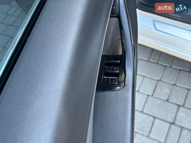Седан Tesla Model 3 2019 в Коломые