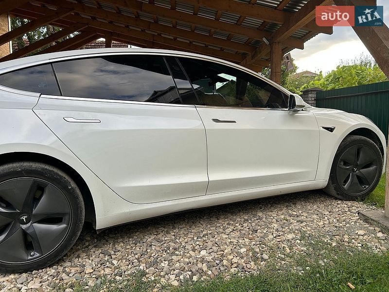 Седан Tesla Model 3 2019 в Коломые
