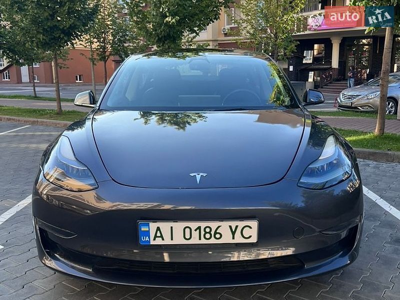 Седан Tesla Model 3 2023 в Софіївській Борщагівці