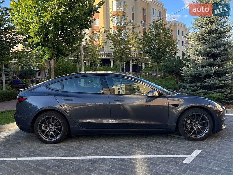 Седан Tesla Model 3 2023 в Софіївській Борщагівці