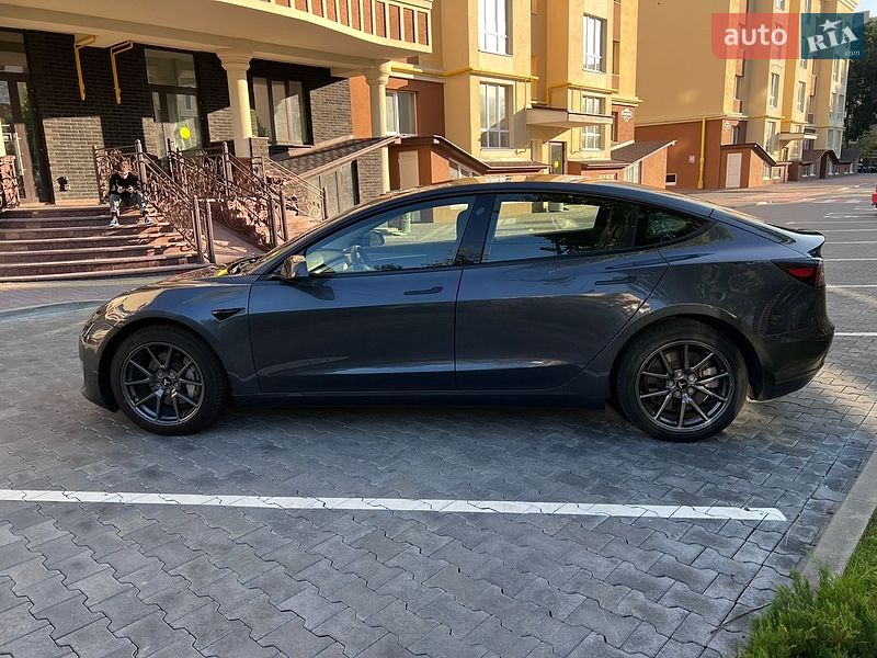 Седан Tesla Model 3 2023 в Софіївській Борщагівці