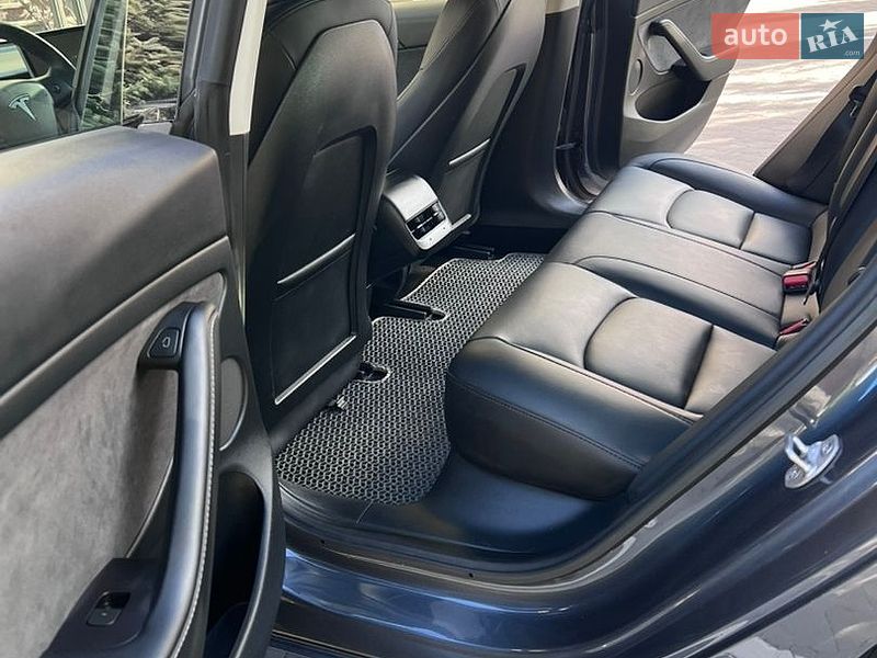 Седан Tesla Model 3 2023 в Софіївській Борщагівці