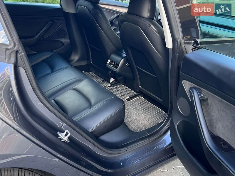 Седан Tesla Model 3 2023 в Софіївській Борщагівці