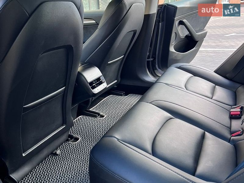 Седан Tesla Model 3 2023 в Софіївській Борщагівці