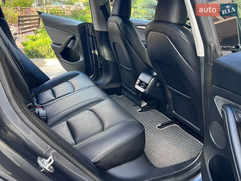 Седан Tesla Model 3 2023 в Софіївській Борщагівці