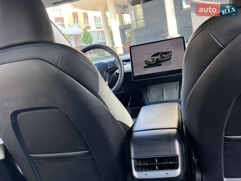 Седан Tesla Model 3 2023 в Софіївській Борщагівці
