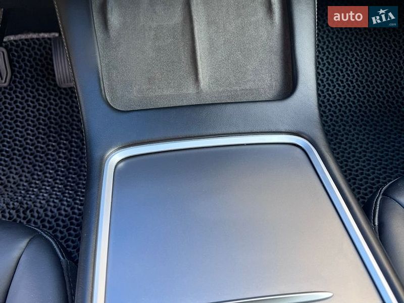Седан Tesla Model 3 2023 в Софіївській Борщагівці