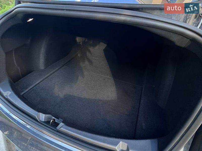 Седан Tesla Model 3 2023 в Софіївській Борщагівці