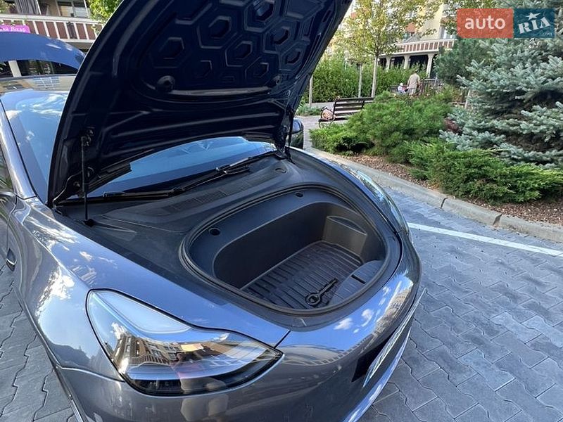 Седан Tesla Model 3 2023 в Софіївській Борщагівці