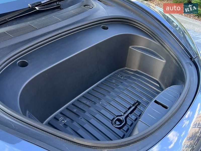 Седан Tesla Model 3 2023 в Софіївській Борщагівці