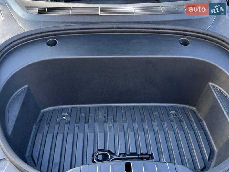 Седан Tesla Model 3 2023 в Софіївській Борщагівці