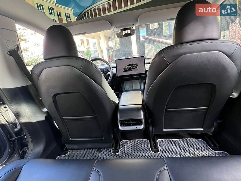 Седан Tesla Model 3 2023 в Софіївській Борщагівці