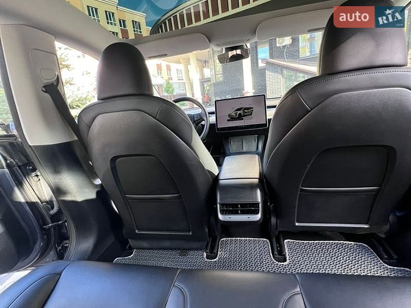 Седан Tesla Model 3 2023 в Софіївській Борщагівці