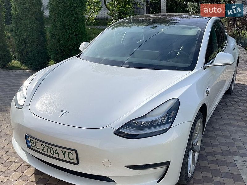 Седан Tesla Model 3 2018 в Городке