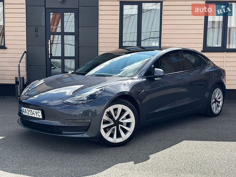 Седан Tesla Model 3 2022 в Киеве