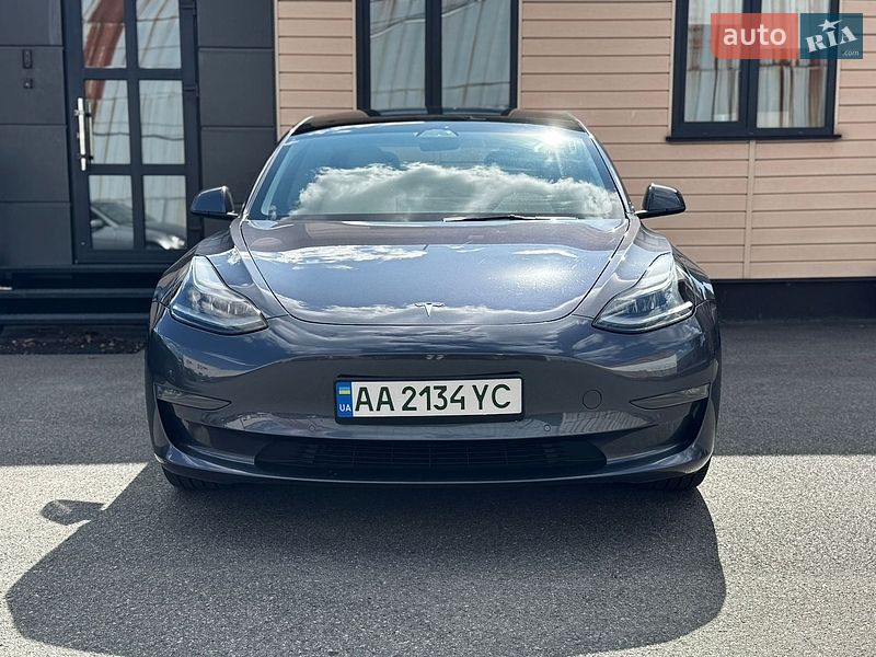 Седан Tesla Model 3 2022 в Киеве