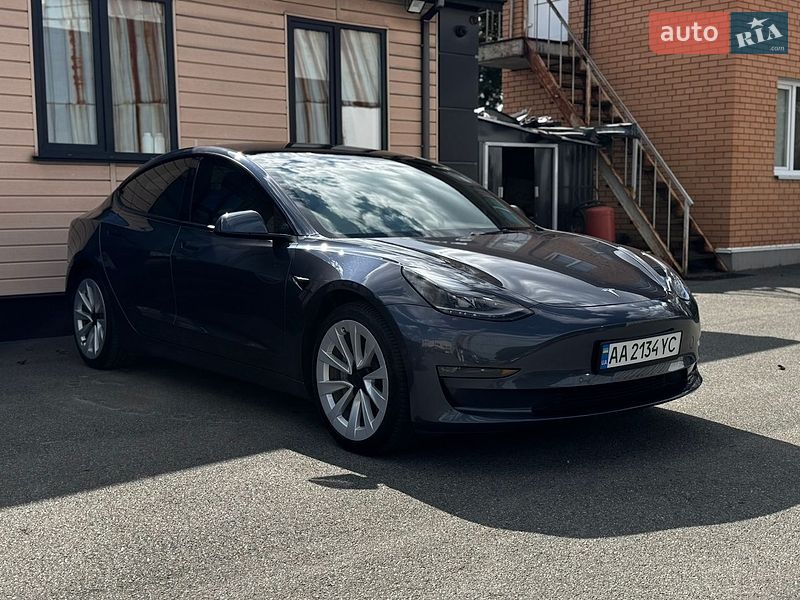 Седан Tesla Model 3 2022 в Киеве