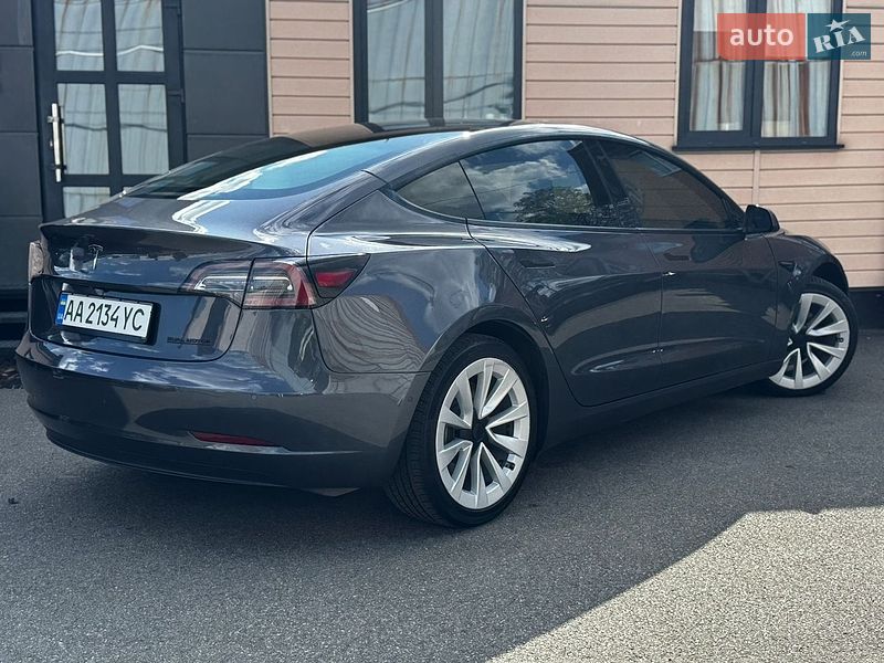 Седан Tesla Model 3 2022 в Киеве
