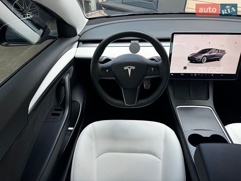 Седан Tesla Model 3 2022 в Киеве