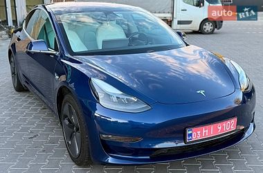 Седан Tesla Model 3 2018 в Володимирі
