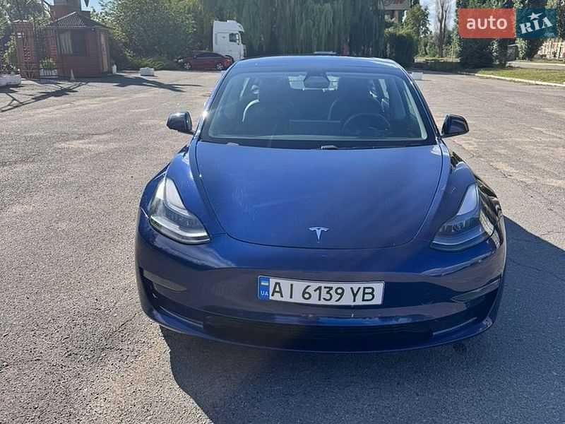 Седан Tesla Model 3 2021 в Киеве