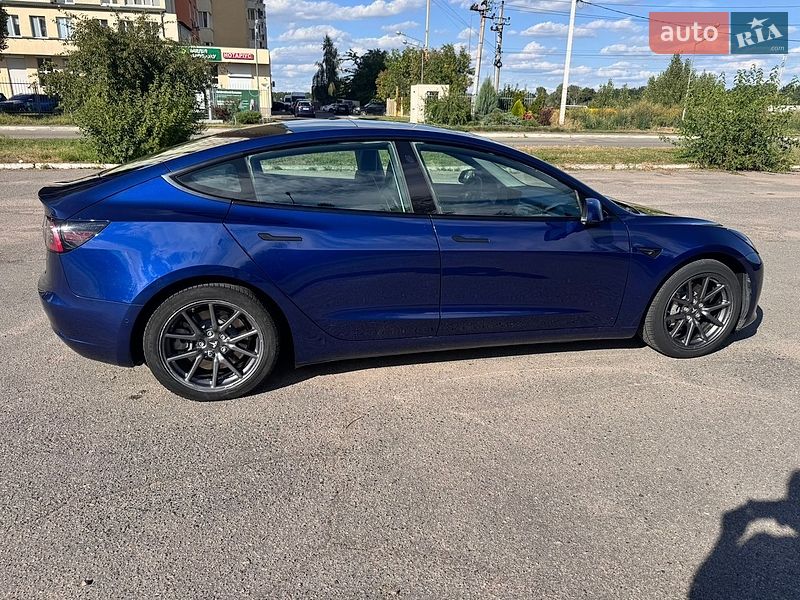 Седан Tesla Model 3 2021 в Киеве