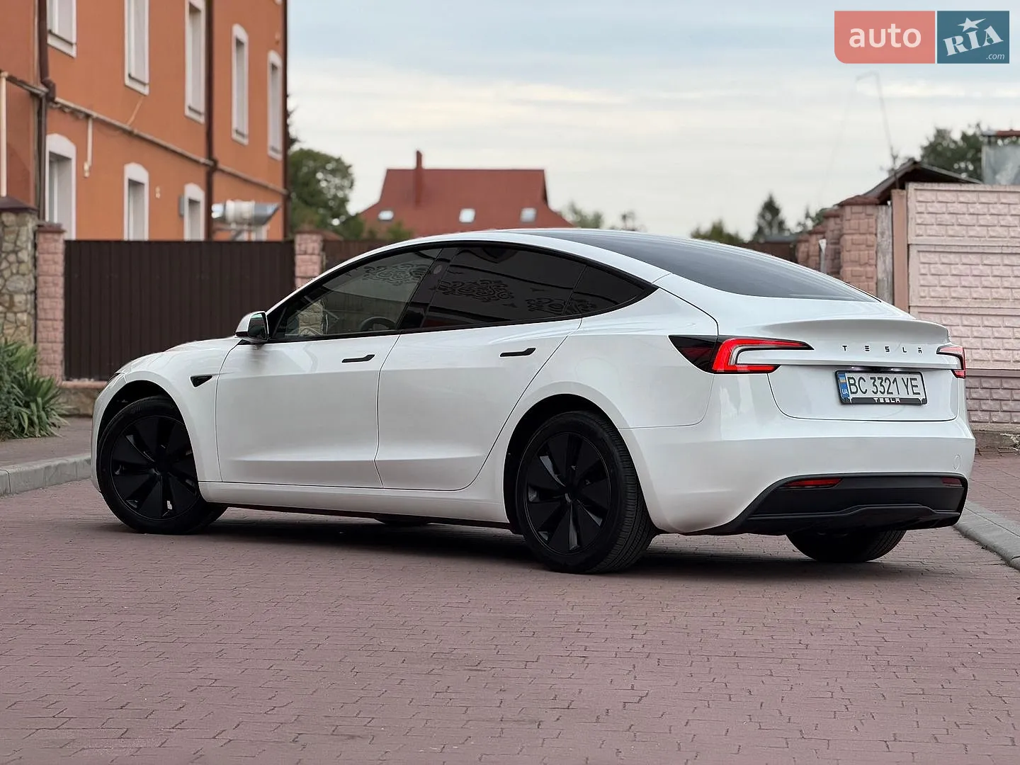 2025 Tesla Model 3 - мініатюра 11