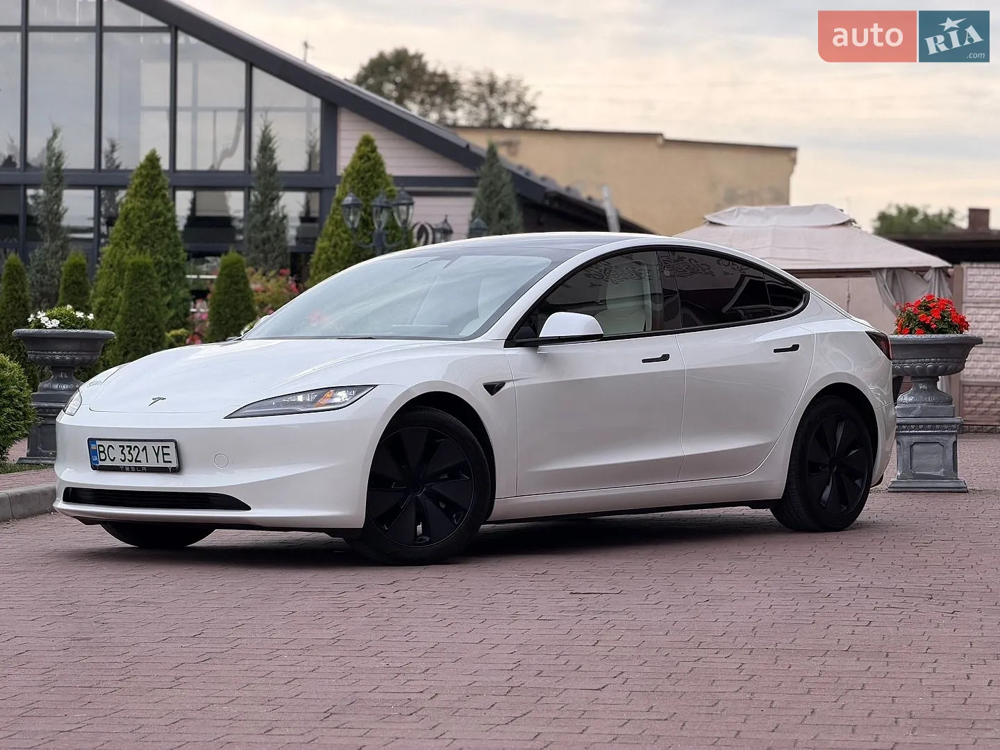 2025 Tesla Model 3 - мініатюра 5