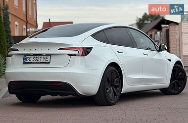 Седан Tesla Model 3 2025 в Стрые