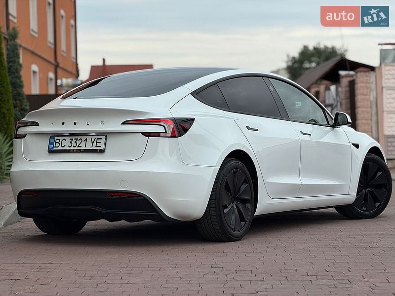 Седан Tesla Model 3 2025 в Стрые