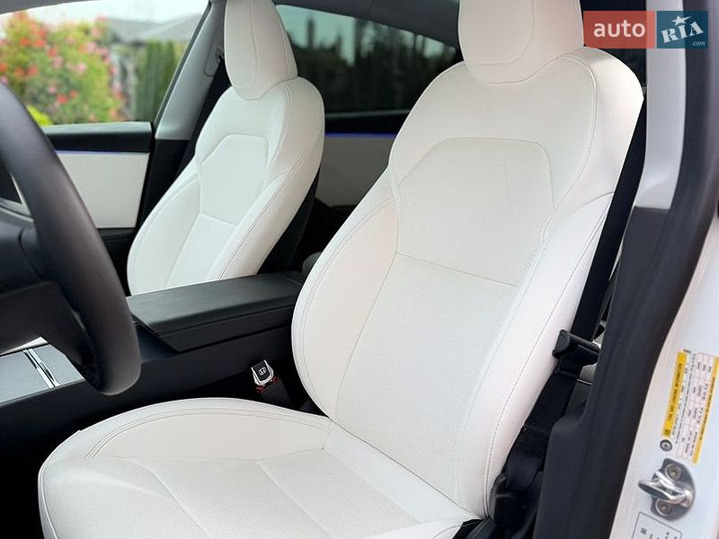 Седан Tesla Model 3 2025 в Стрые