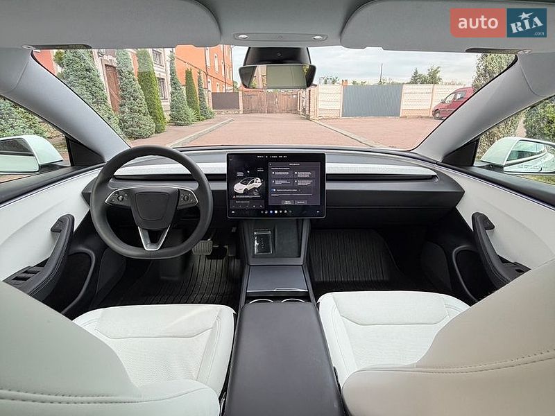 Седан Tesla Model 3 2025 в Стрые