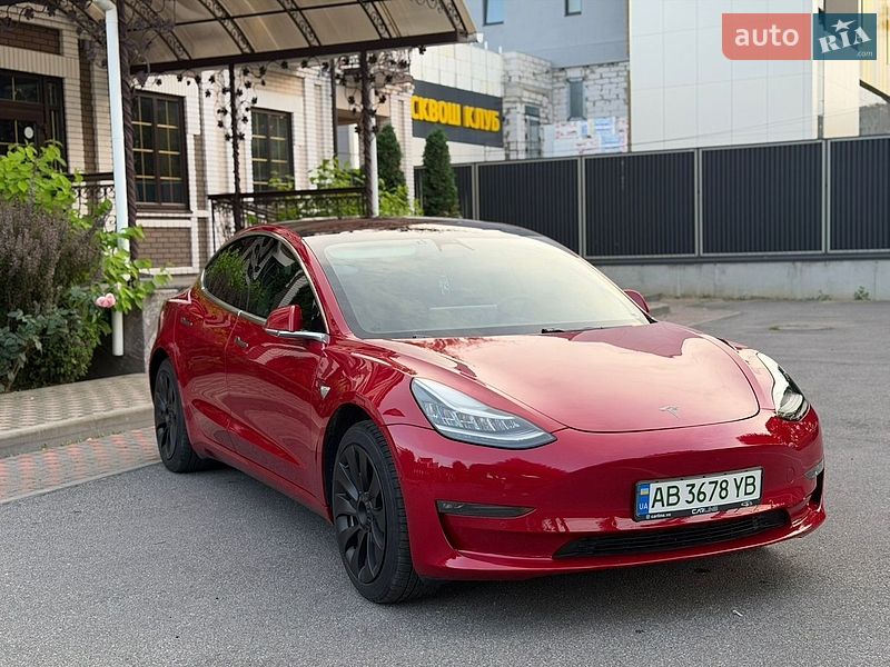 Седан Tesla Model 3 2018 в Виннице