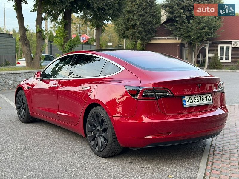 Седан Tesla Model 3 2018 в Виннице