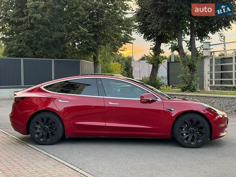 Седан Tesla Model 3 2018 в Виннице